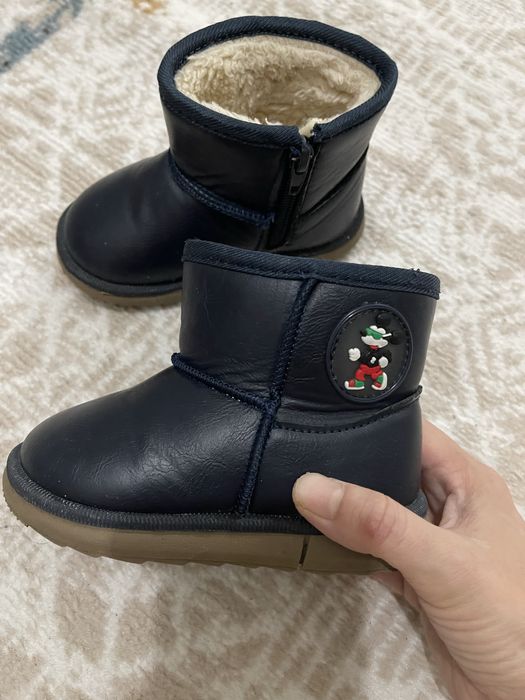 Продам зимние сапоги  для малышей 3000 тг