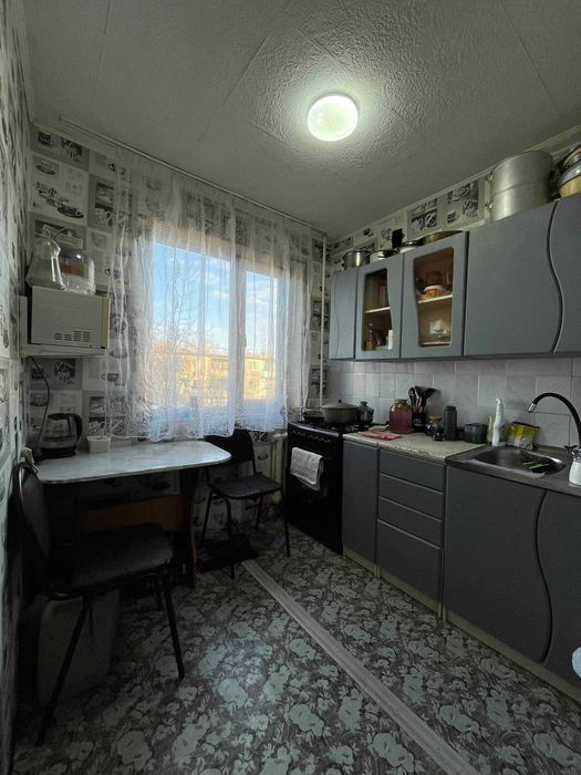 Продам 3-х квартиру, 7 мкр. 4 этаж