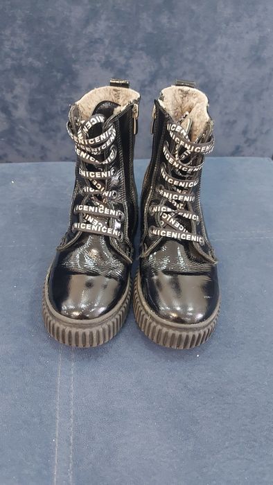 Продам ботинки или полусапожки ( кто как называет) в  новом состояние