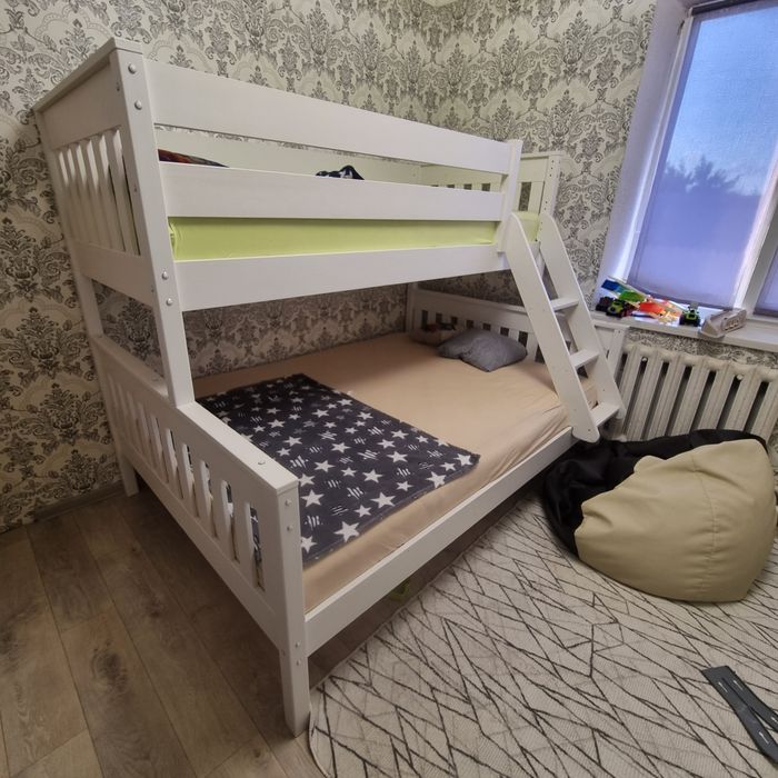 Двухъярусная кровать