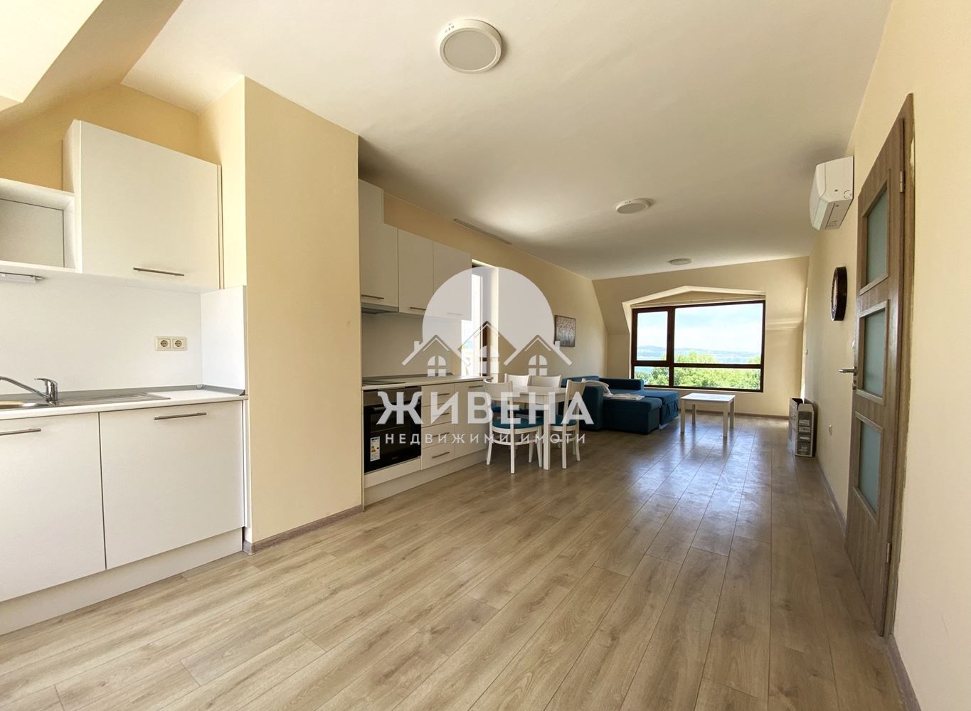 Продавам панорамен 2-стаен апартамент, кв. Аспарухово