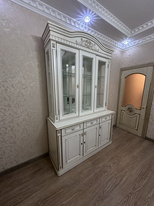 Буфет (распашной шкаф)