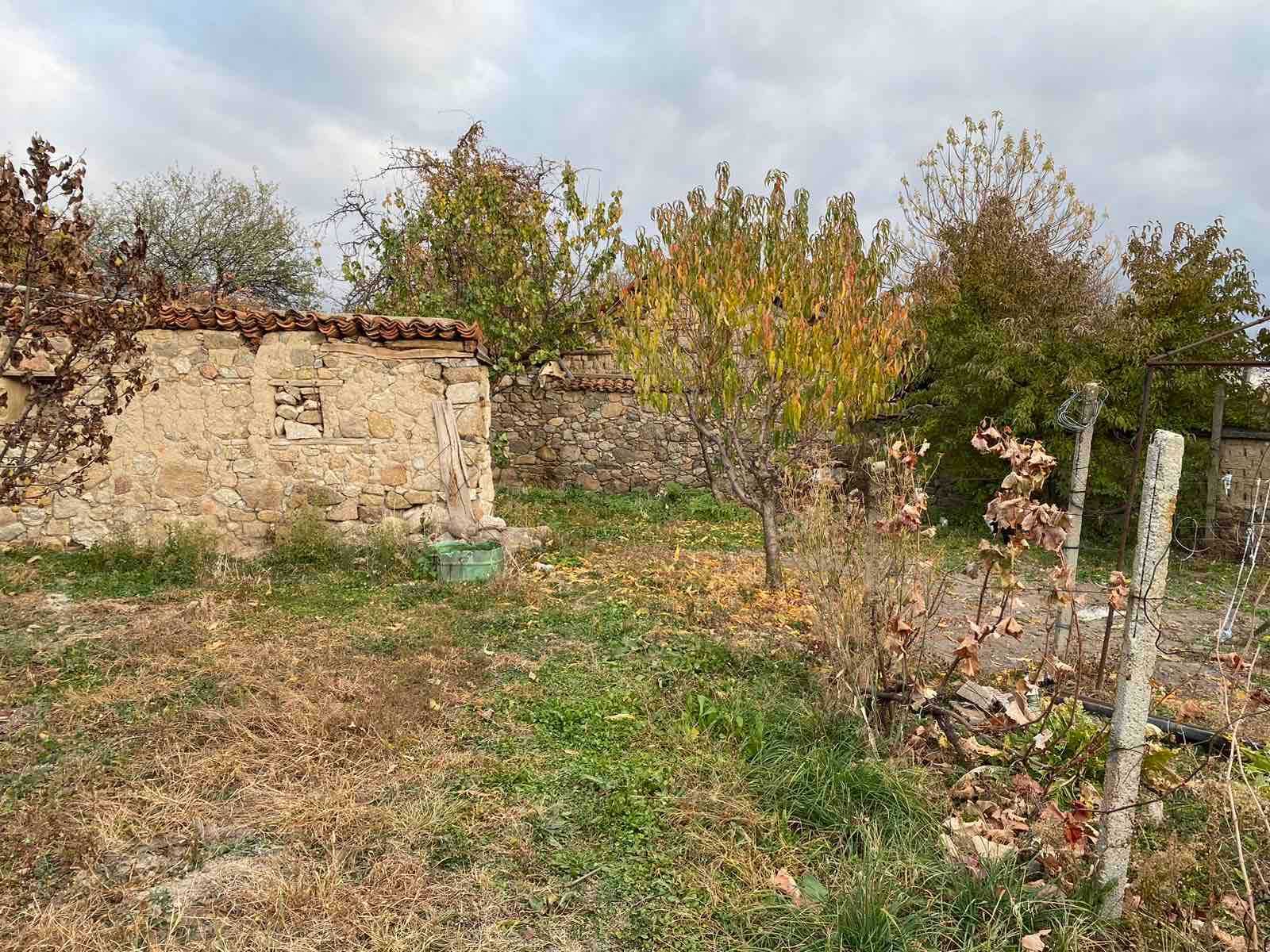 КЪЩА с двор 815 кв.м., село Певците