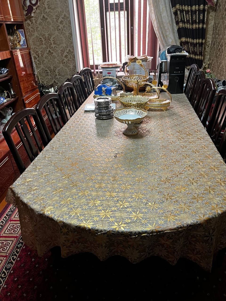 Divan kreslo,stol stul 12 kishilim sotiladi