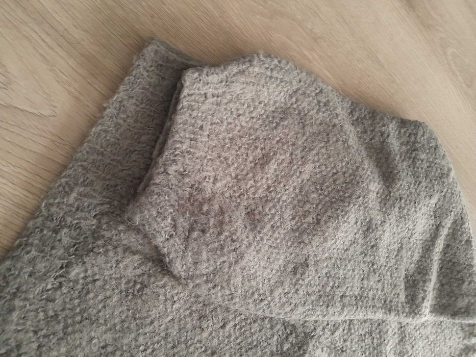 pulovere unisex,material si model deosebit,culori atragatoare