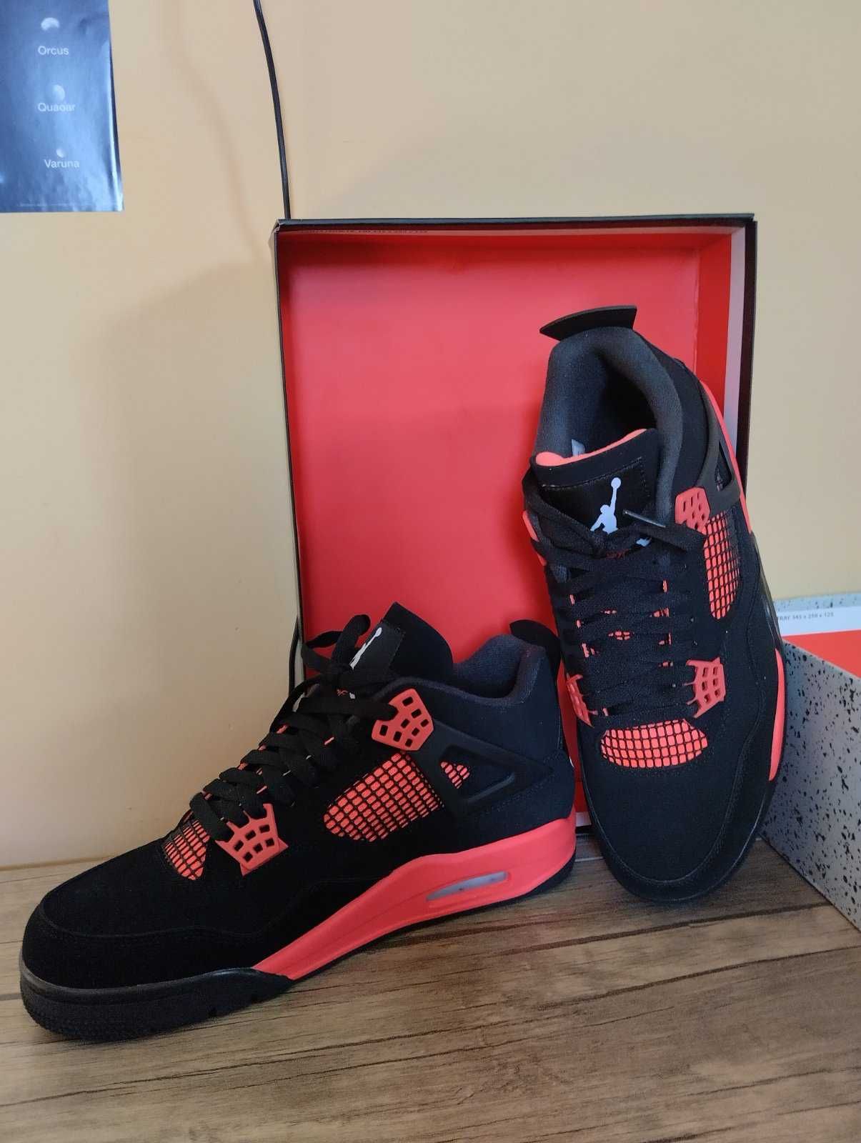 Air Jordan 1 & 4 обувки