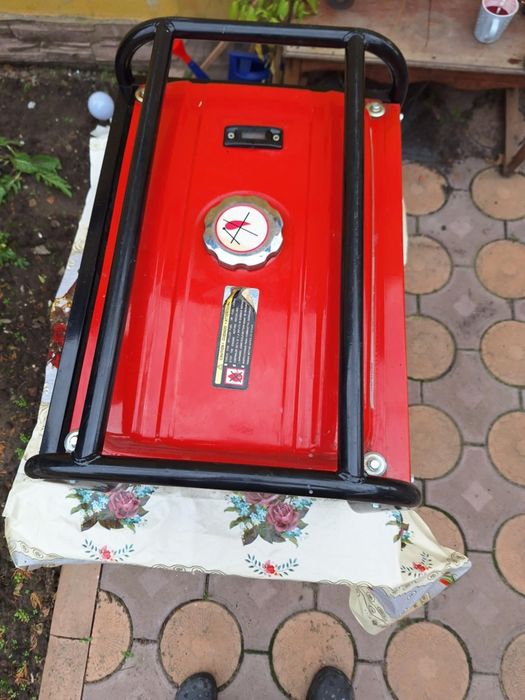 Generator pe benzină