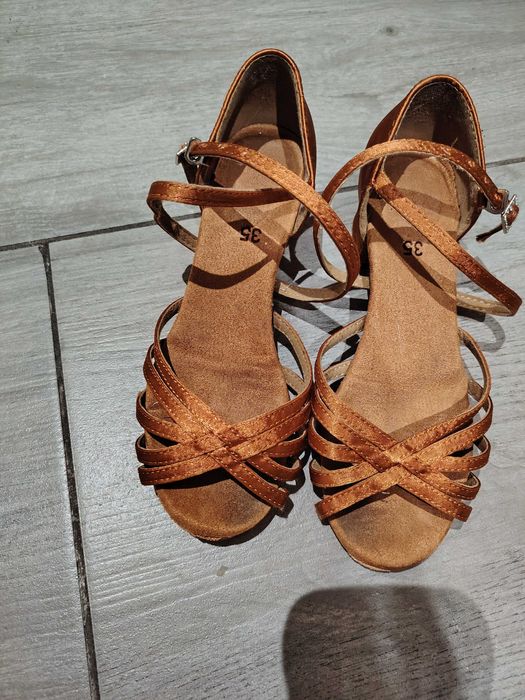 Обувки за латино танци