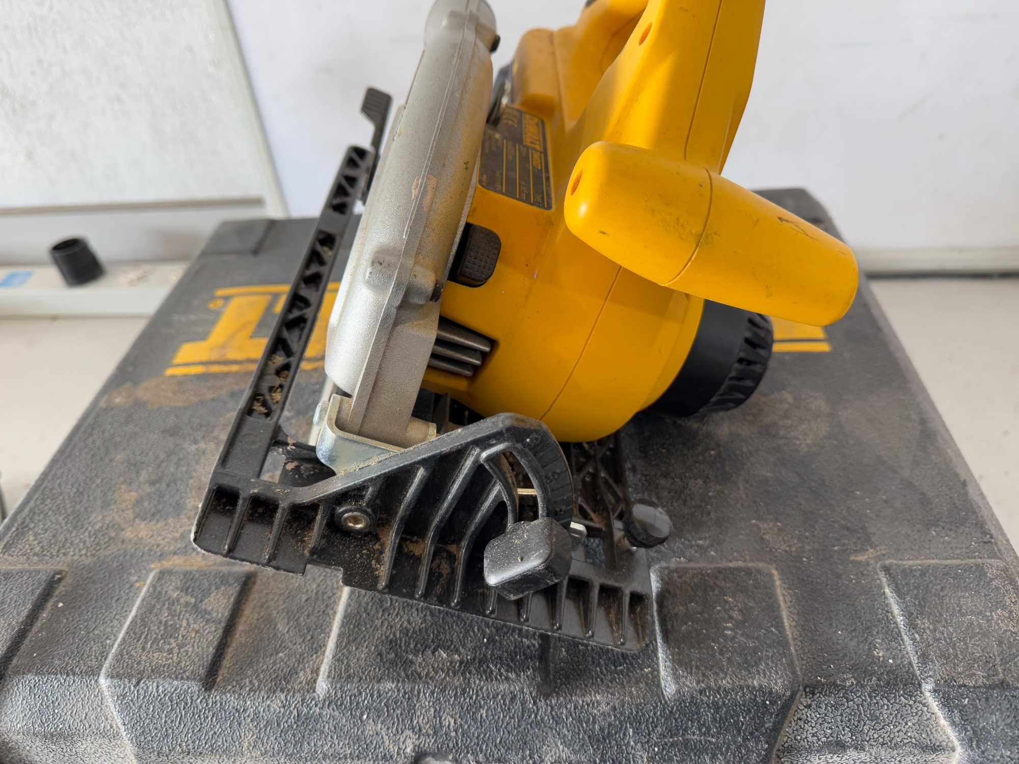 Ръчен циркуляр - Dewalt 24 V