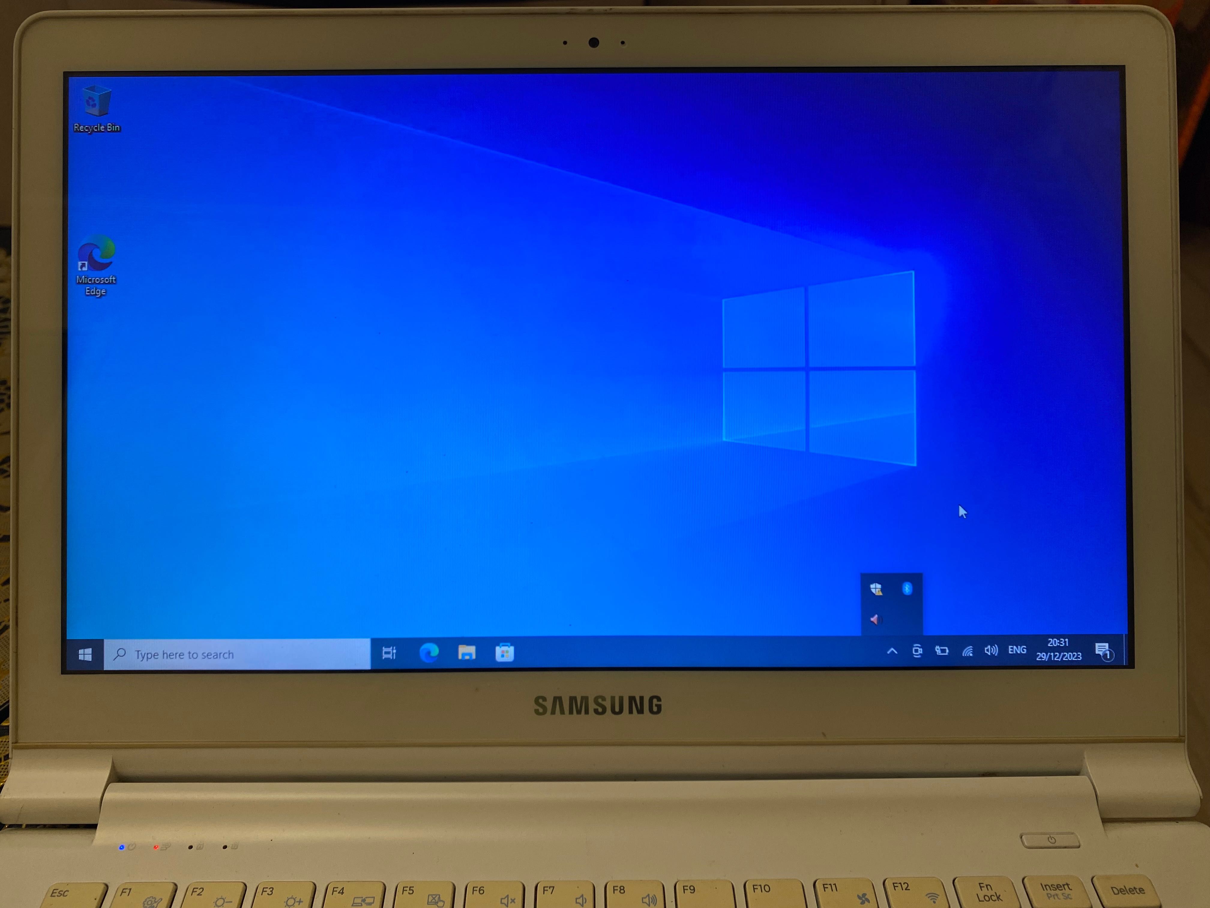 Samsung Notebook 4GB RAM 128SSD , TOUCHSCREEN