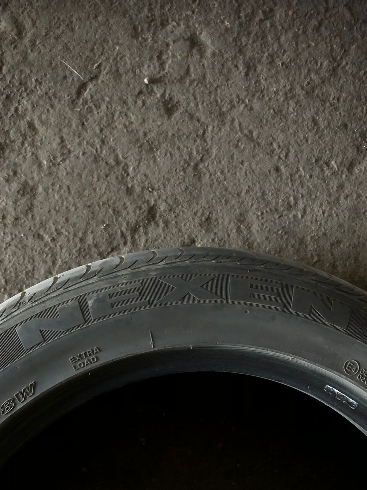 Продам Летняя резина почти новая. 215 /55 R 17