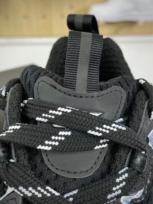 39 Номер.  Balenciaga Runner silver-black