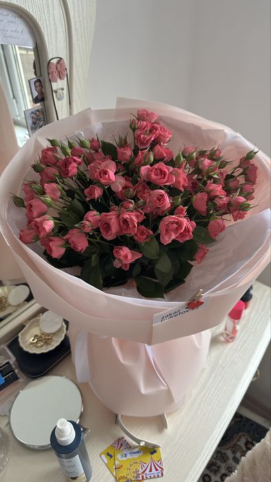 Цветы кустовые розы 15шт