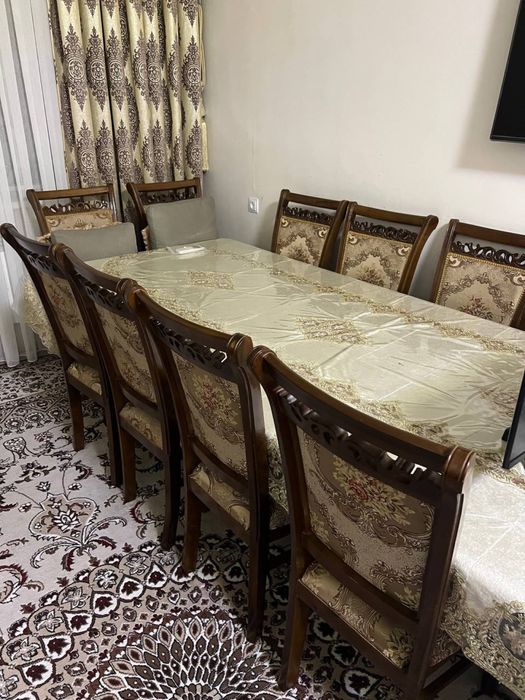 Стол со стульями