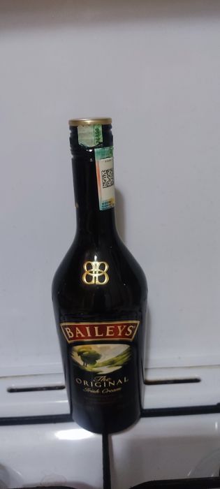 Продам бутылки из-под элитного алкоголя Малибу, Бэйлис, Мартини,ром,