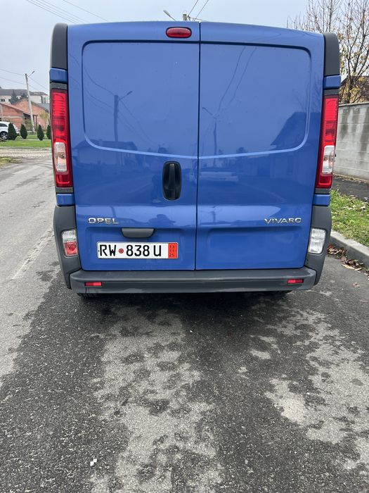 Opel Vivaro 3 locuri