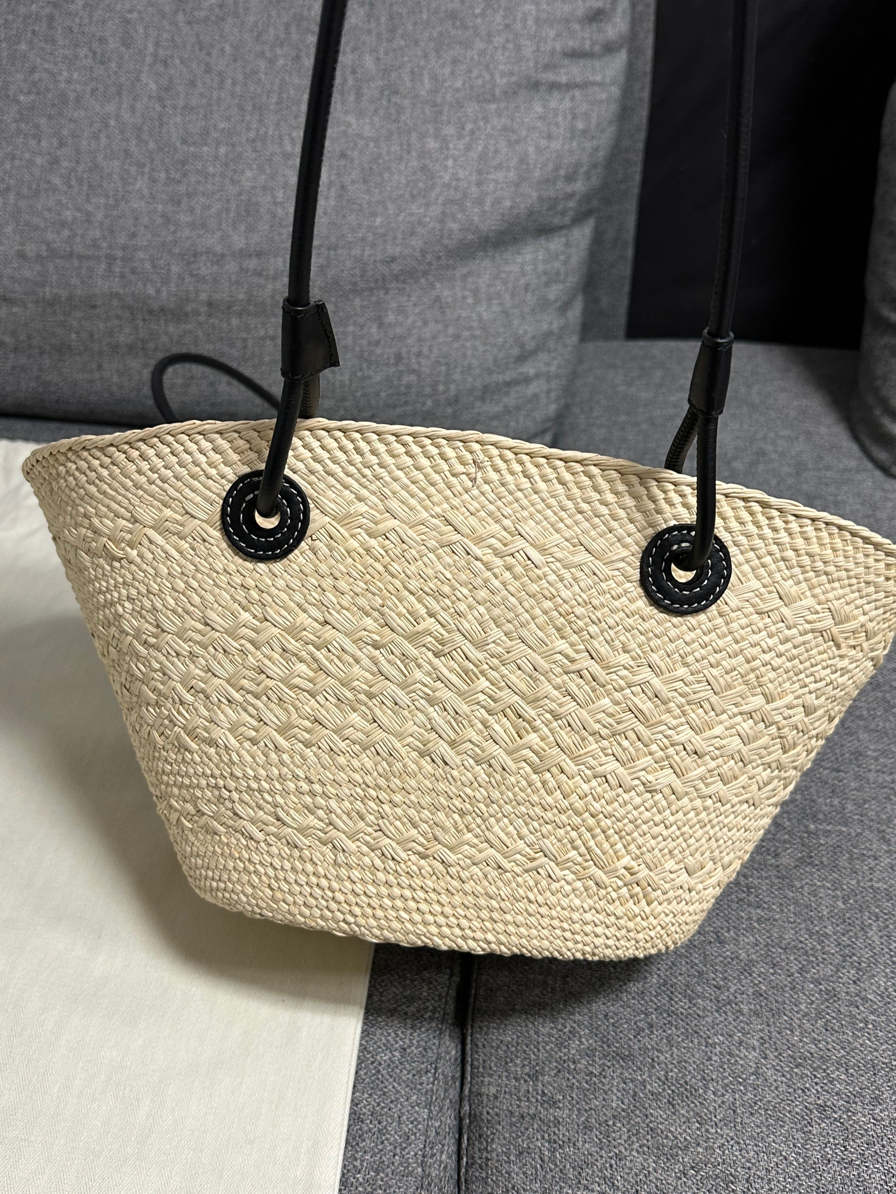 Loewe Small Anagram Basket чанта