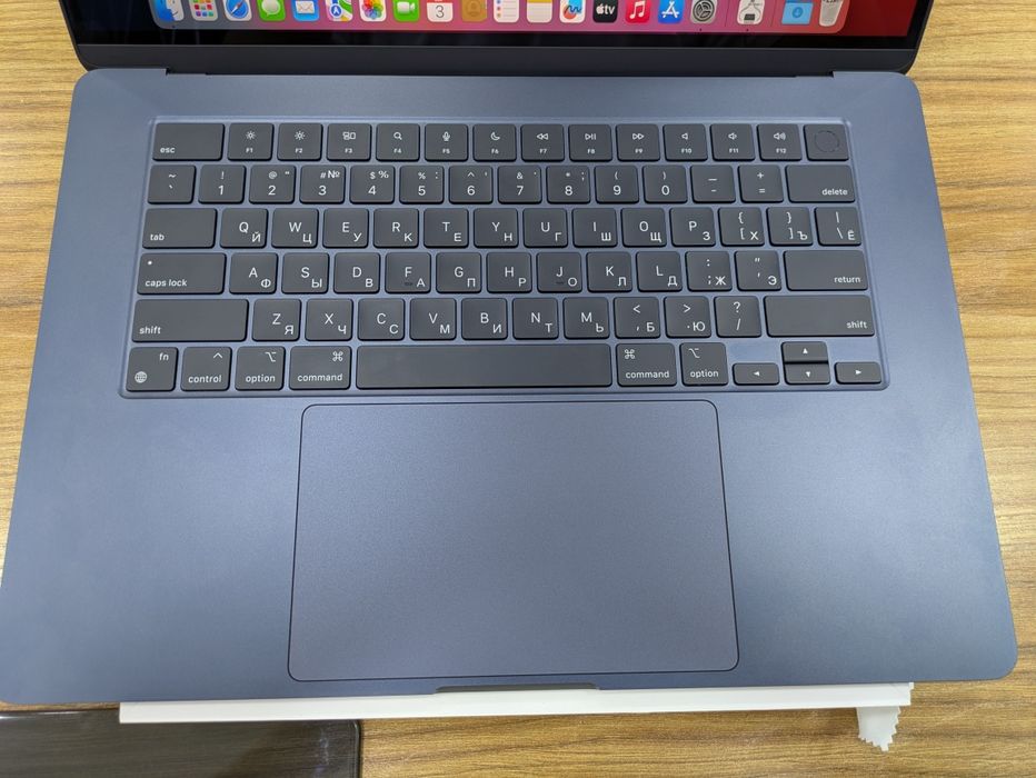 MacBook air M2 15   8 256  midnight
