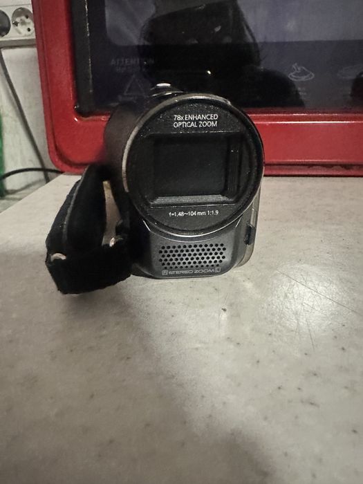 Продаю видеокамеру panasonic sdr-s70  без зарядного устройства.