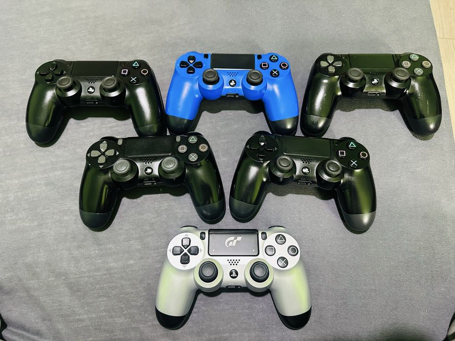 Vand lot de manete PS4 in stare perfcta de functionare