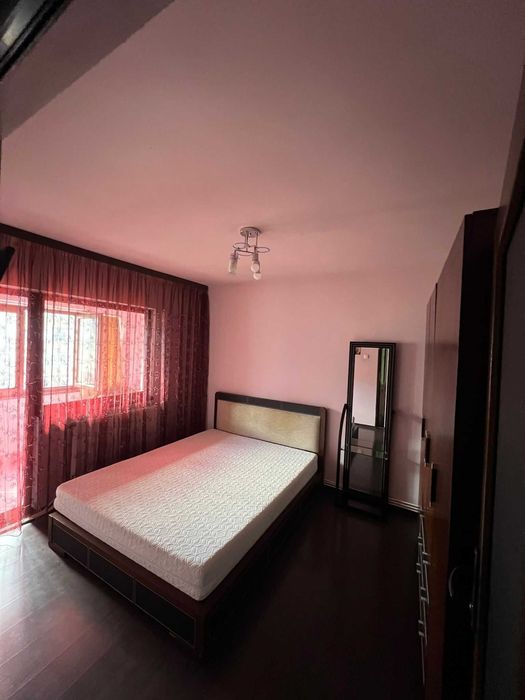 Inchiriez apartament 3 camere