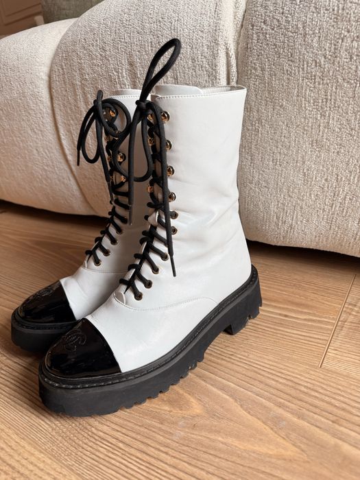 Боти Chanel в бяло и черно