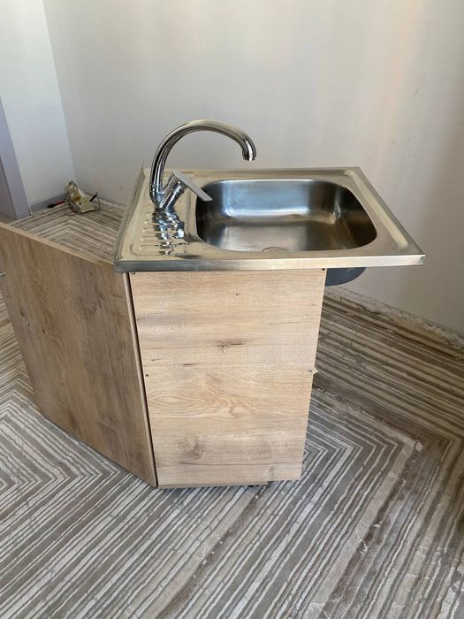 Oshxona uchun moyka va smistutel bilan