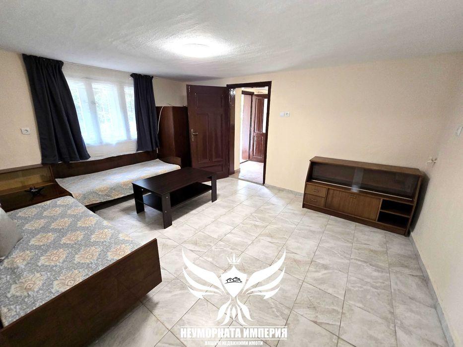 Продавам четириетажна къща РЗП 324кв с 276кв двор гр.Асеновград Изток