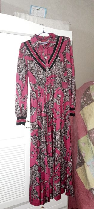 Продаётся модная платье малиновогого цвета тигровая зимняя осеняя