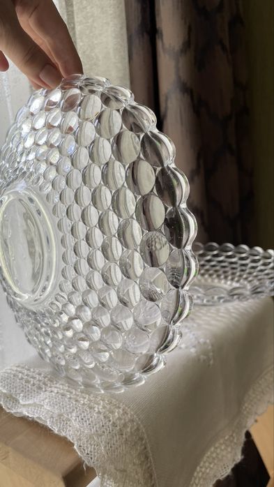 Продам две вазы из литого стекла