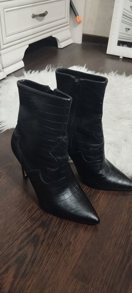 Ghete/botine Guess 36