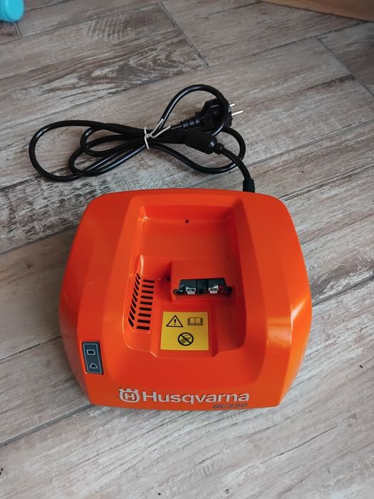 Incarcator Husqvarna QC 330