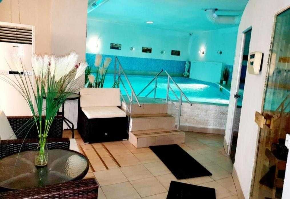 Дава се под наем Къща в Банкя - 800 кв.м за 612 € - Снимка #13