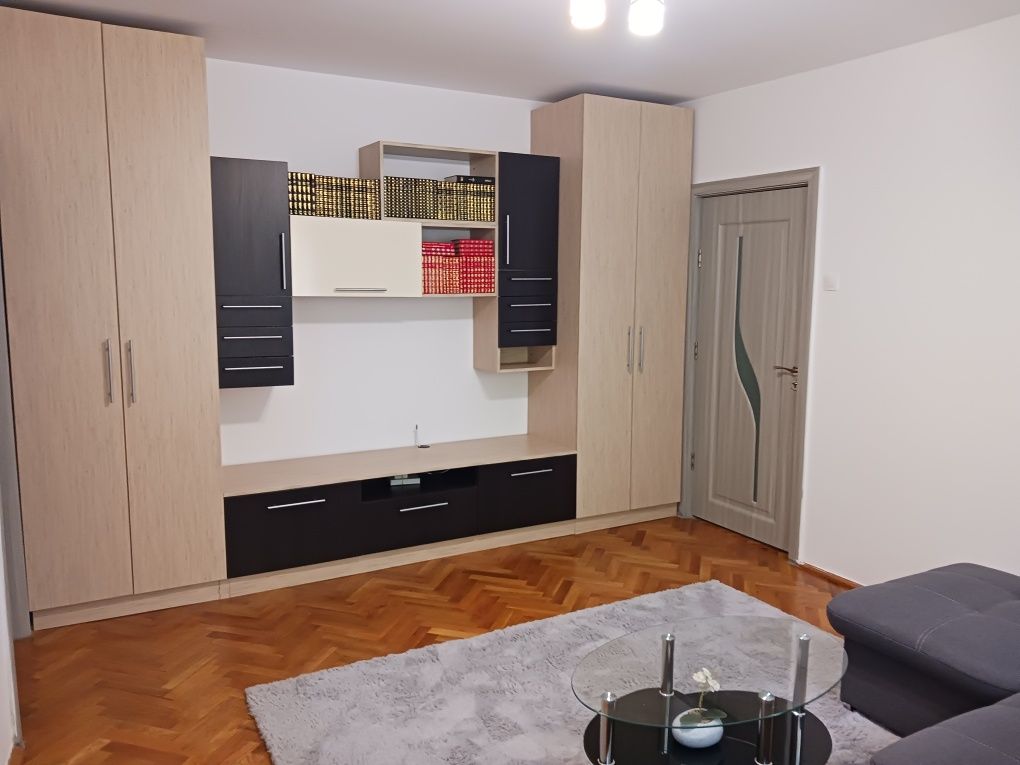 Persona fizica inchiriez apartament 2 camere, 50 mp, Aluminei