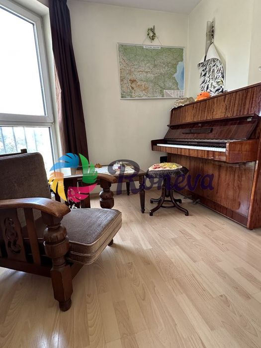 Дава се под наем Тристаен апартамент в Варна, ВИНС - 106 кв.м за 750 € - Снимка #2