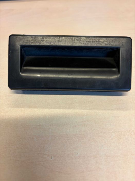 Бутон на дръжка за багажник AUDI SEAT SKODA VW