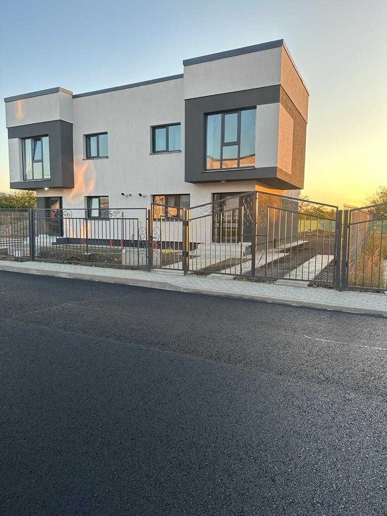 ap.in CASA 2cam.+curte ,Brasov Sanpetru intrare,475euro,PROPIETAR