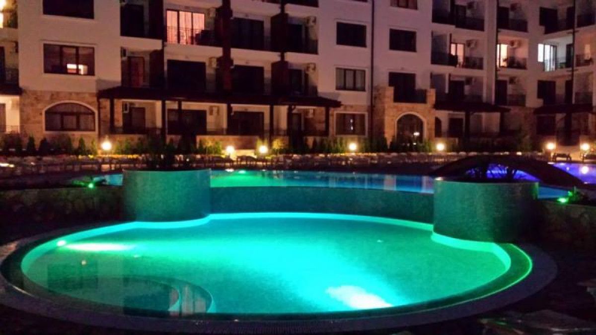 Просторен и слънчев апартамент с 3 спални -121 кв.м. в Равда.