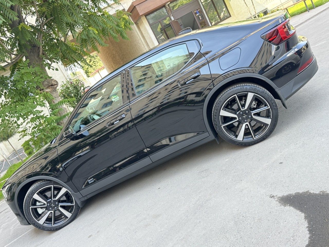 Volvo Polestar 2 СРОЧНО продаётся.