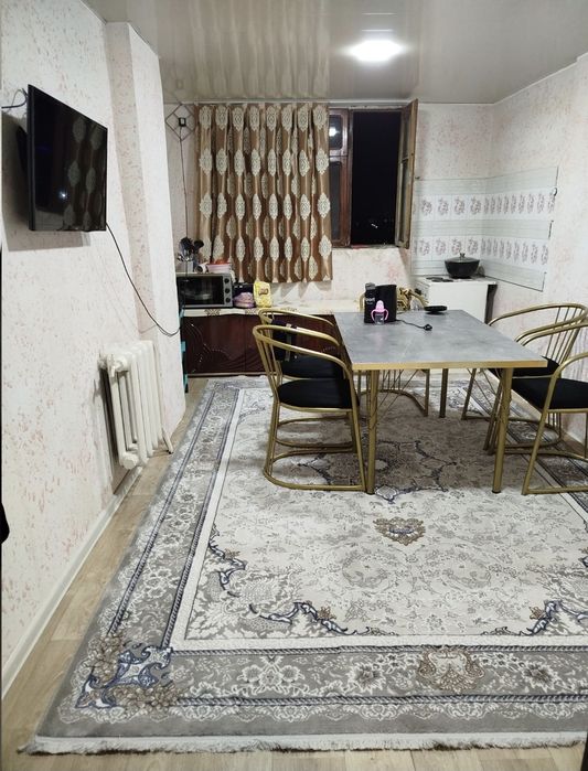 Продаётся  3 комнатная  квартира Юнусабад