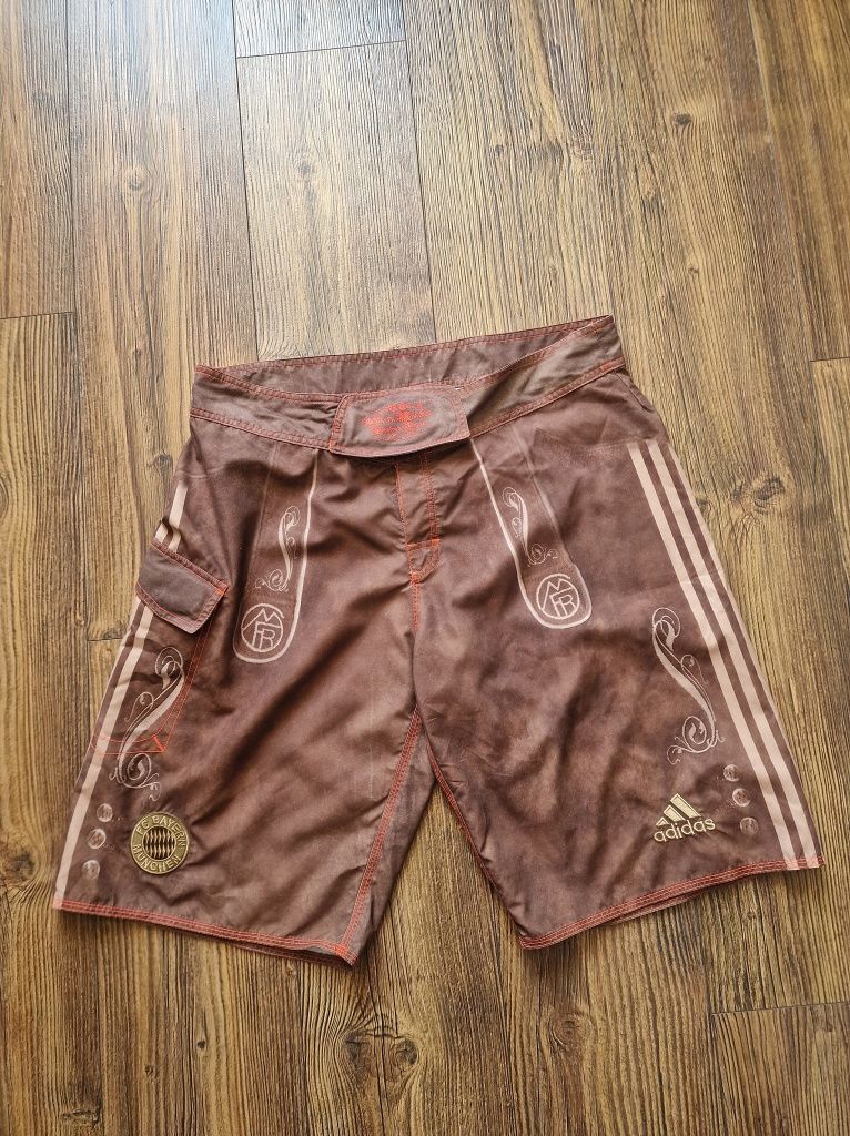 Страхотни мъжки панталони ADIDAS BAYERN
MUNCHEN, лимитиран модел ,разм