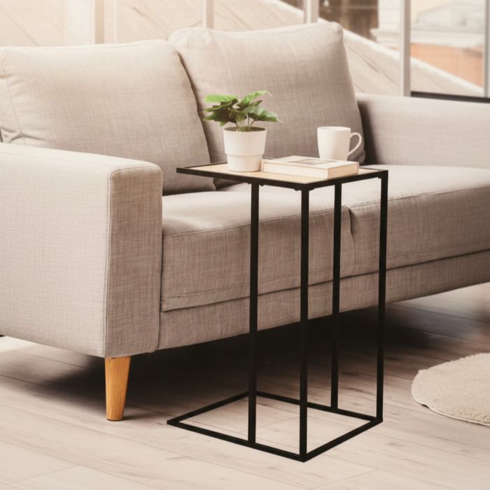 Компактна помощна масичка за диван