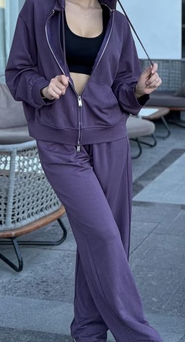 Женский спортивный костюм