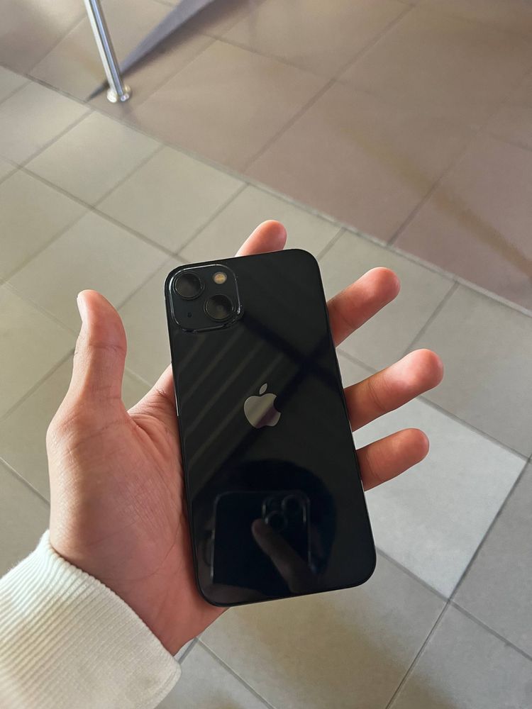 Продам айфон 13