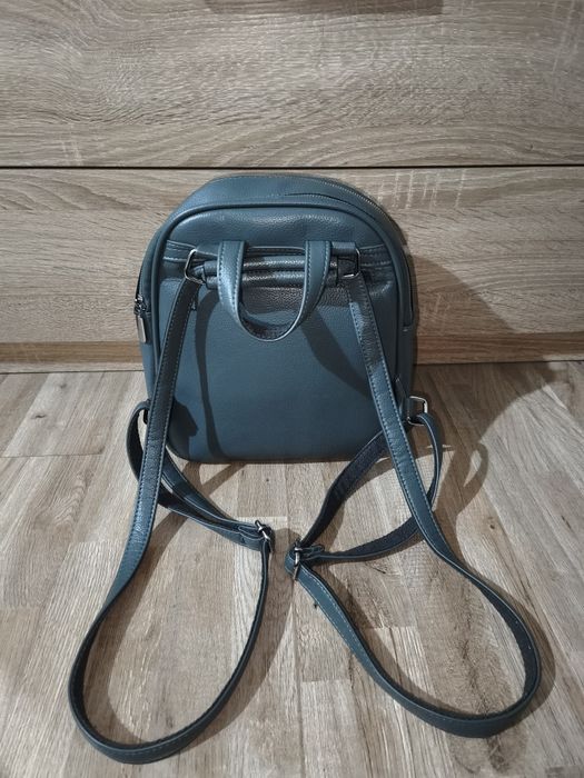 Дамска кожена раница