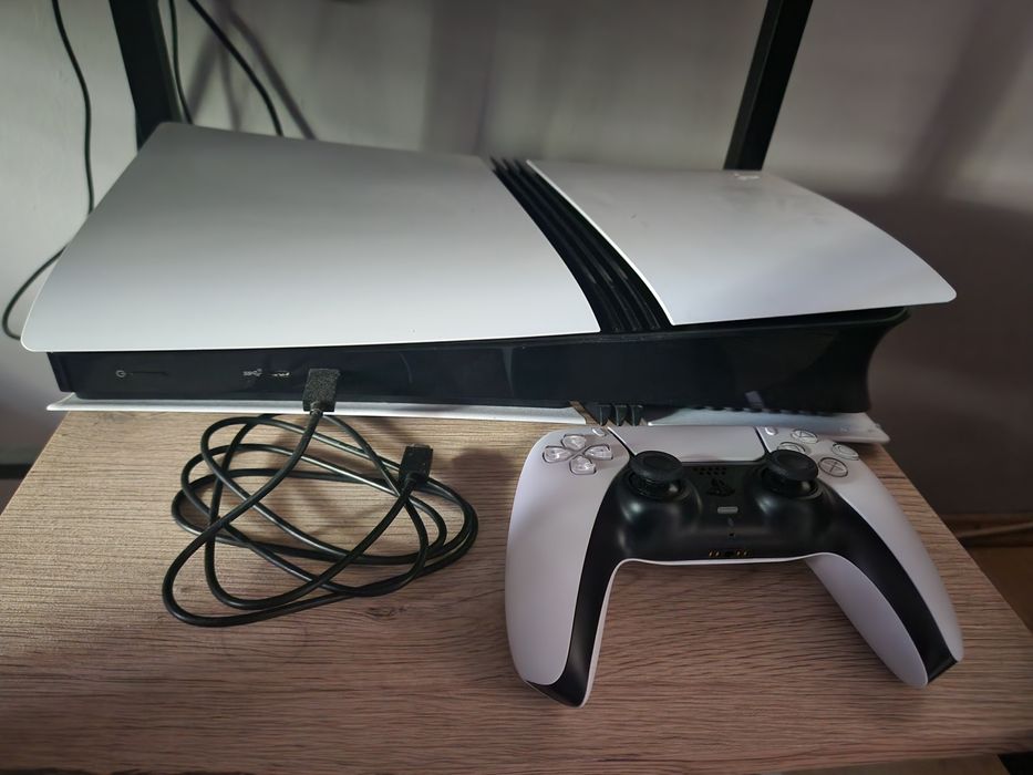 PS5 pro 2TB inca in garantie 1 an