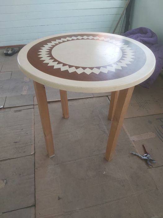 Столик небольшой