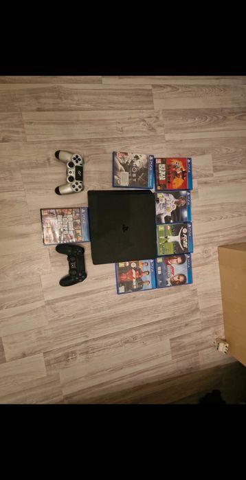 Ps4 slim cu 7 jocuri