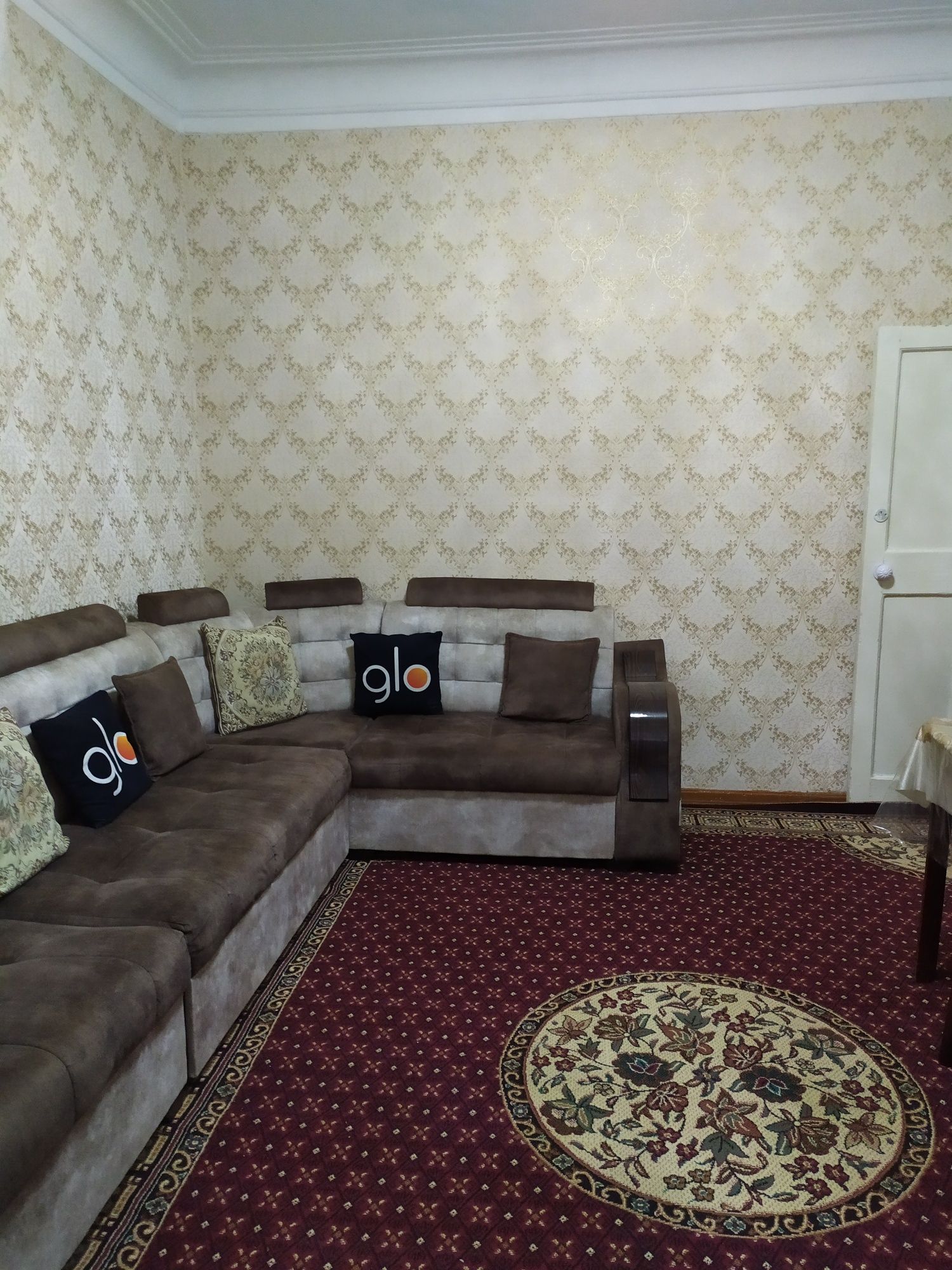СРОЧНО Продается 2 х комнатная квартира в центре города Чирчика
