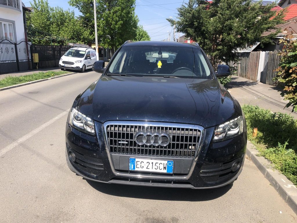 Vând Audi q5 2011